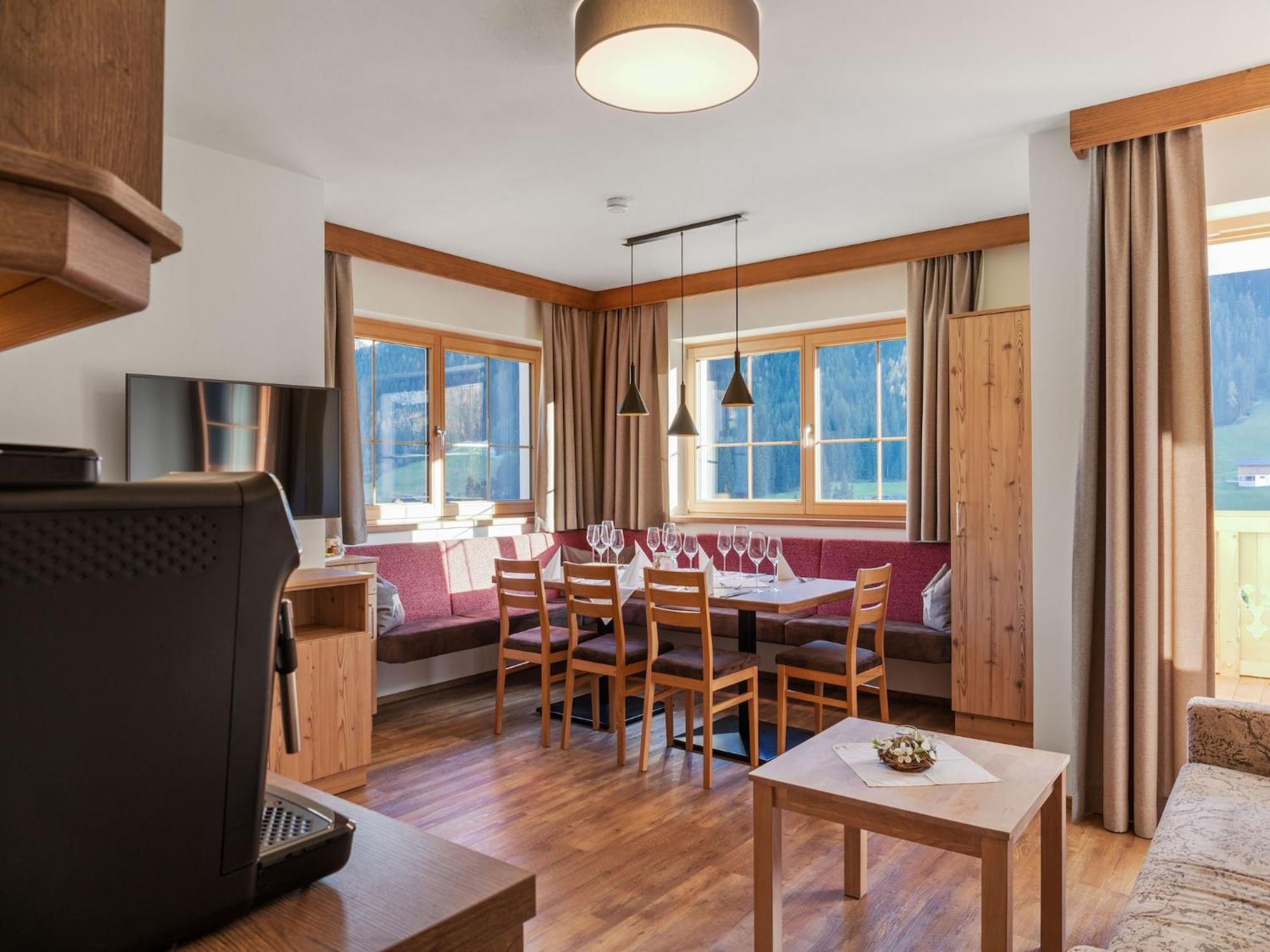 Luxurious Apartment With Sauna In Koenigsleiten ヴァルト・イム・ピンツガウ エクステリア 写真